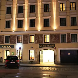 900 M Zur Oper Szálloda